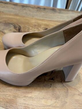 Naturalizer Berlin Pumps 8.5 Medium Barely Nude Faux Leather 3.75 in heel🎀
